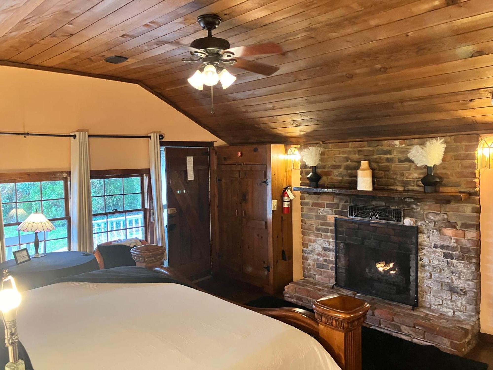 Prospect Hill Inn & Restaurant Zion Crossroads 외부 사진